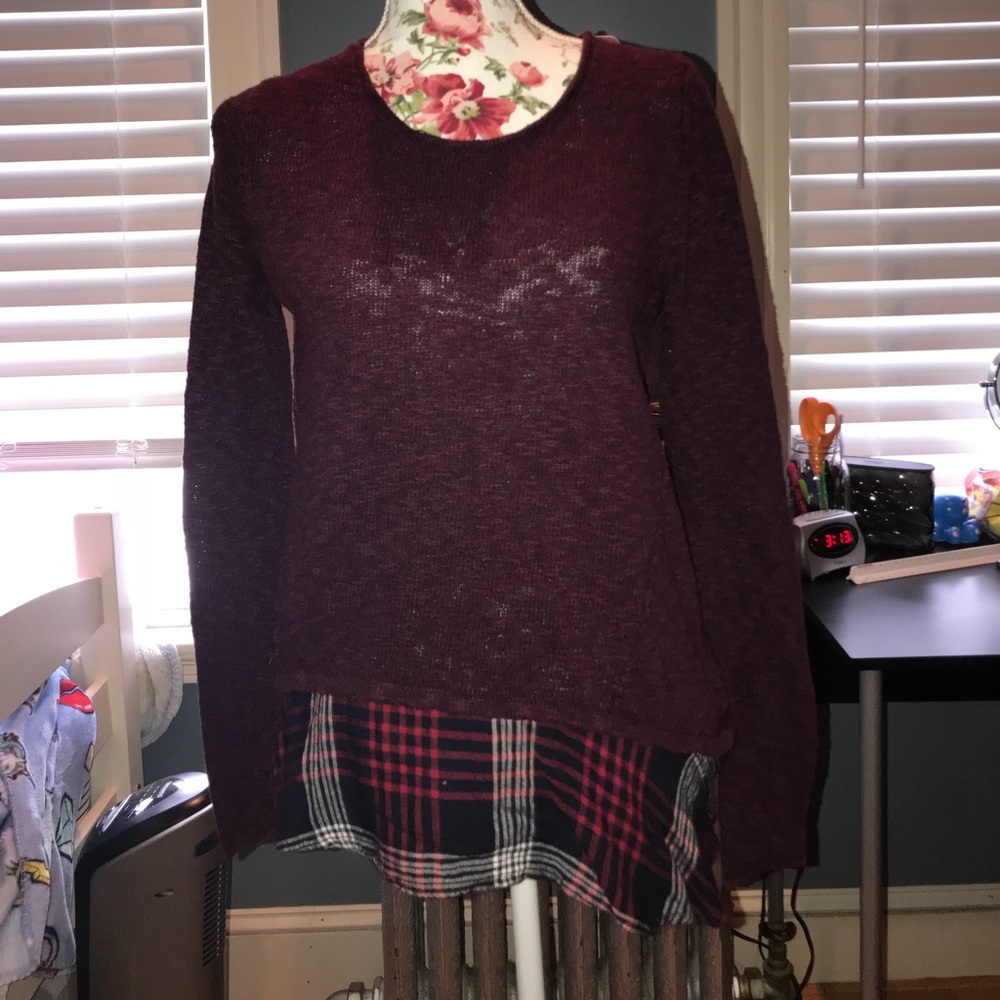 Maroon knit long sleeve sweater